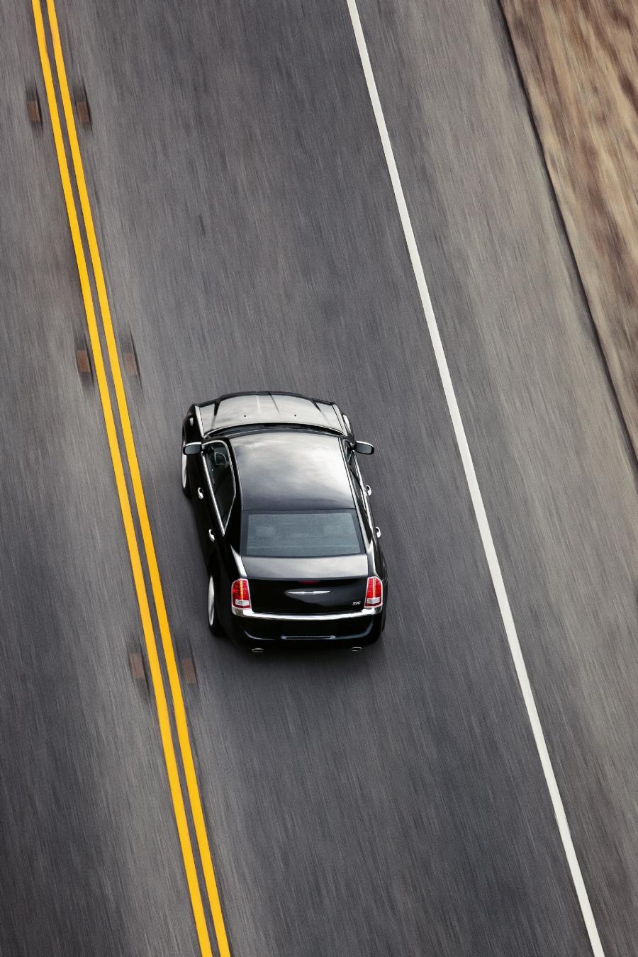  Chrysler 300C 2011 года  (фото 24 из 83)